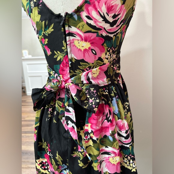 Lightweight Floral Dress - Picture 4 of 6